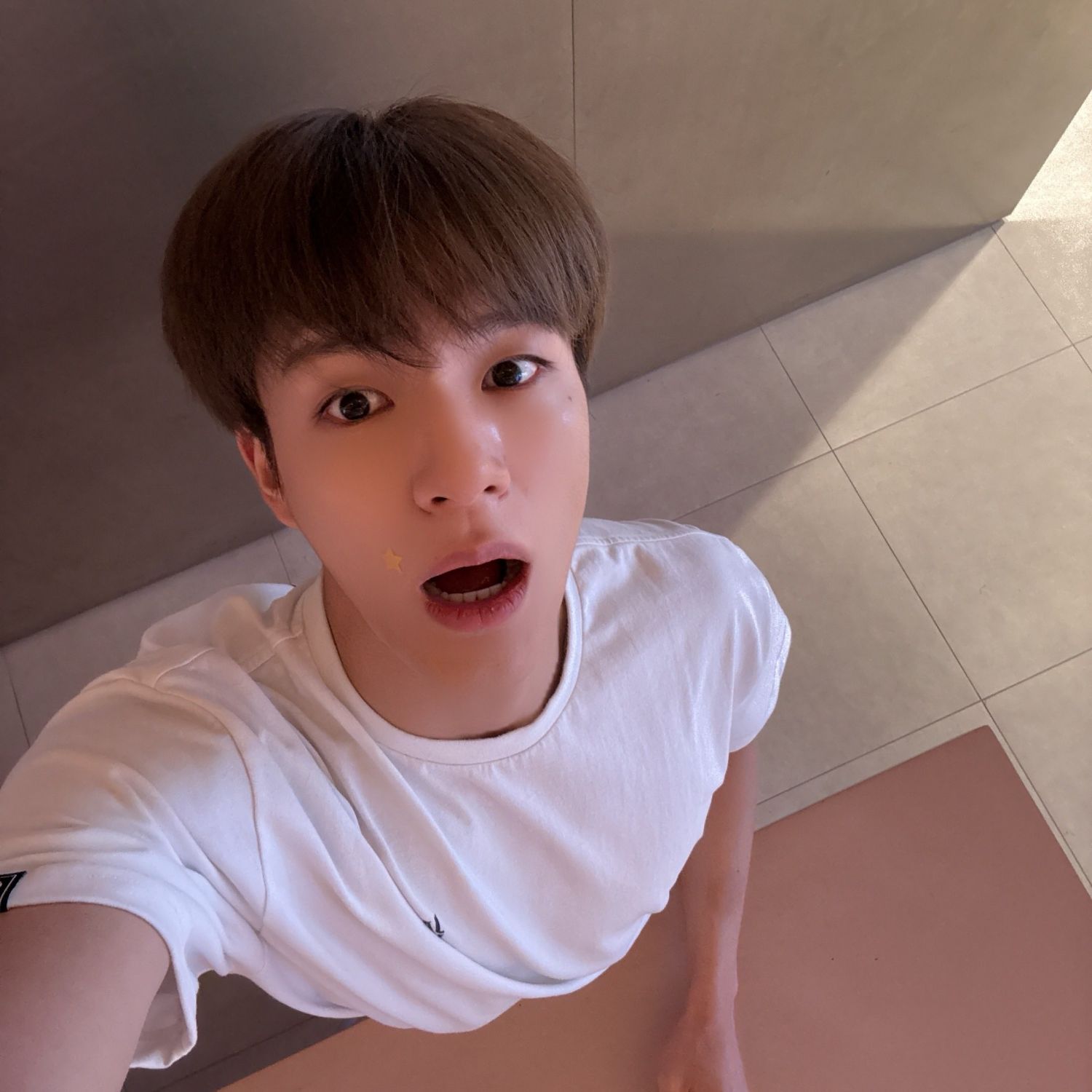 Behind-the-scenes cut of Jeno (NCT DREAM)