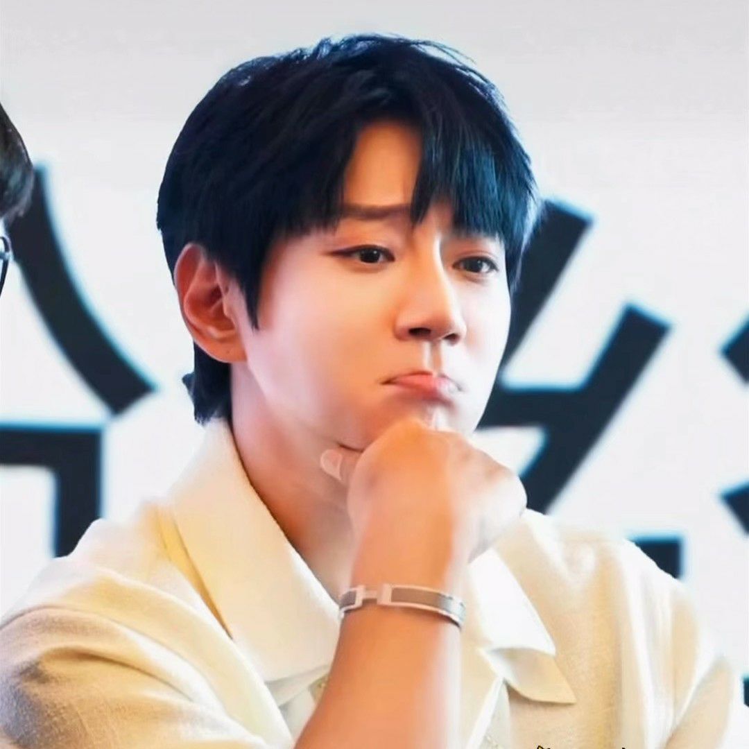 Recent activity shot of Hwang Chiyeol
