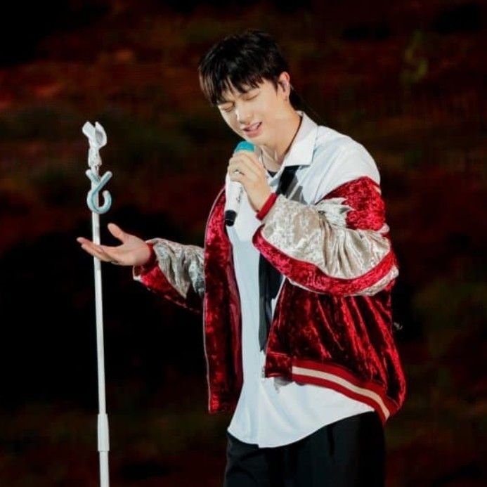 Behind-the-scenes cut of Yook Sungjae (BTOB)