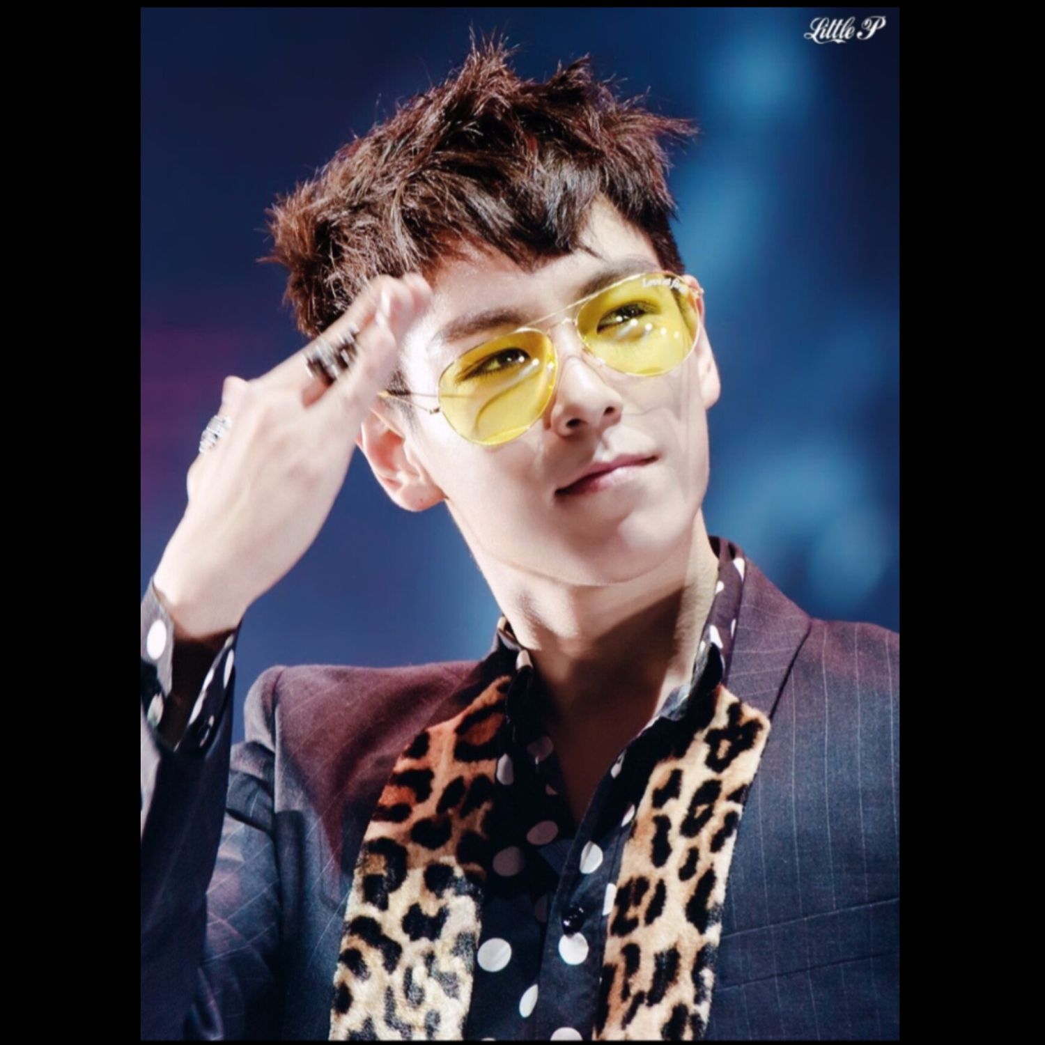 A moment captured by T.O.P's fan