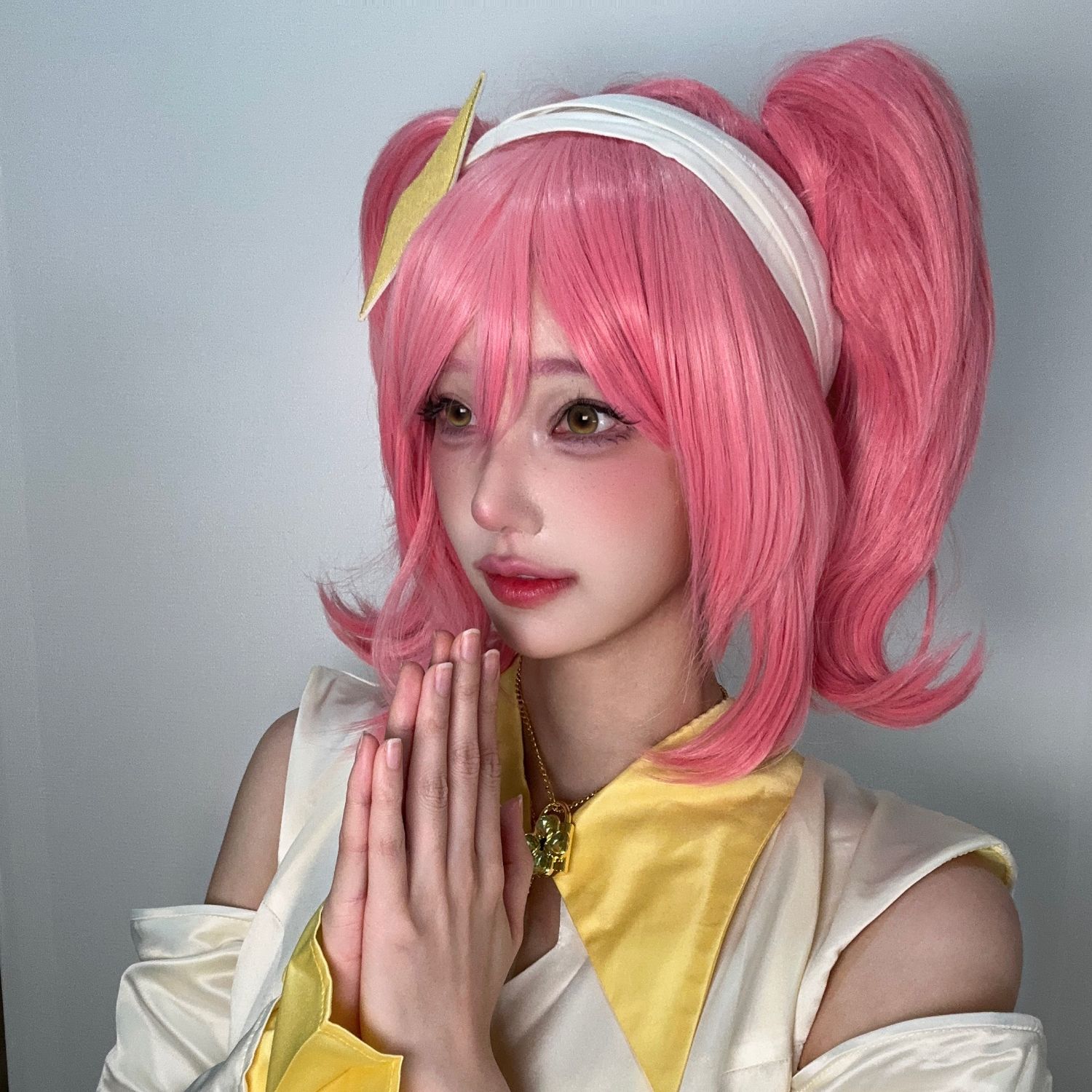 Behind-the-scenes cut of QWER