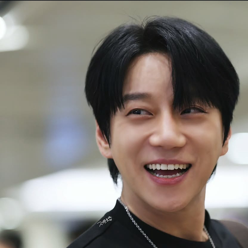 Latest photo of Hwang Chiyeol