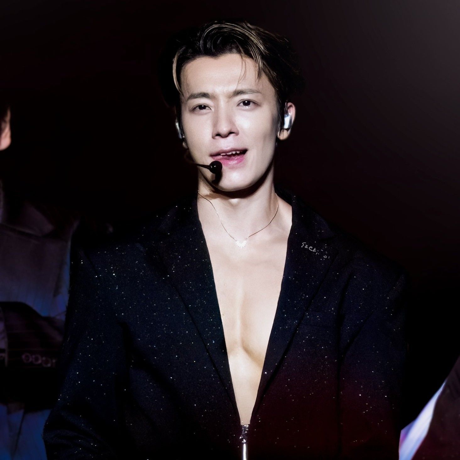 Behind-the-scenes cut of Donghae (Super Junior)