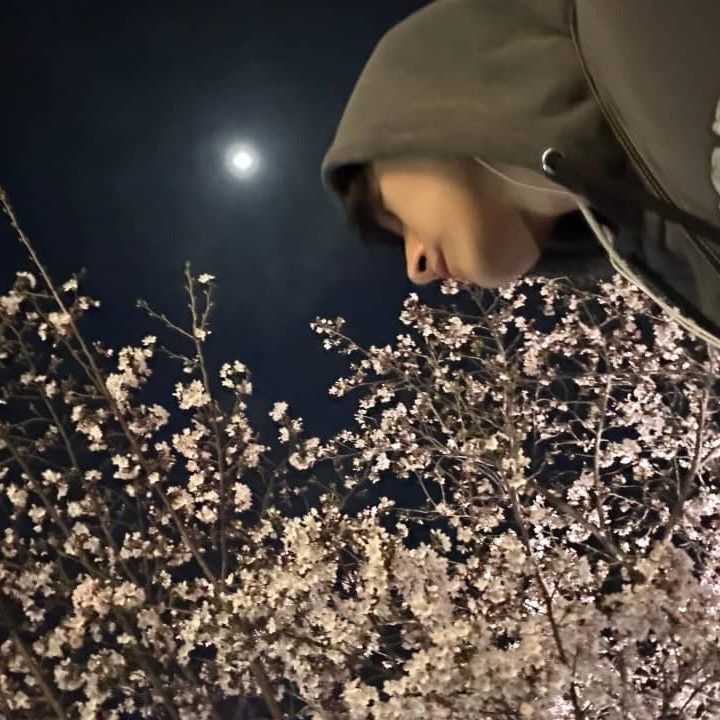 A moment captured by MONSTA X's fan