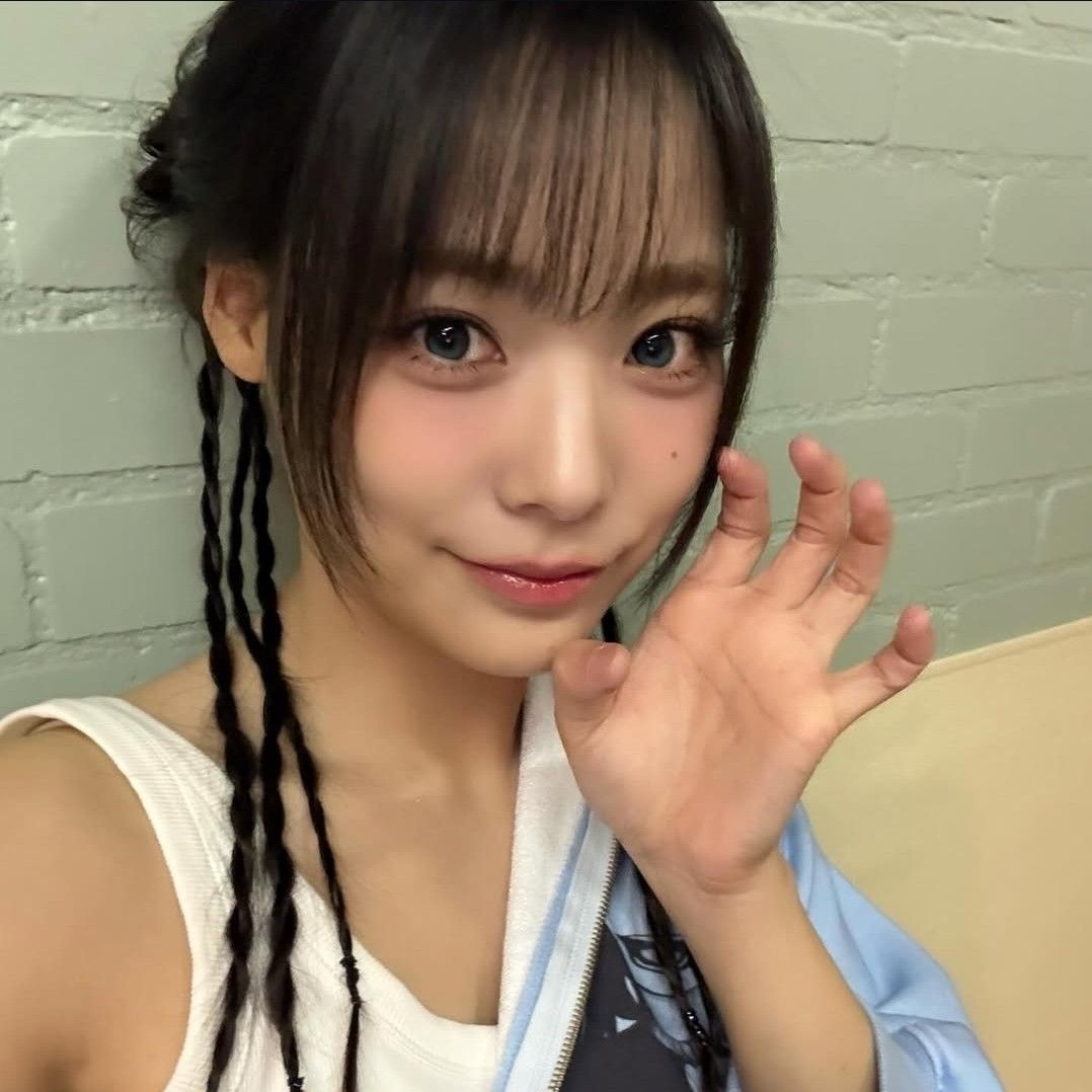 Behind-the-scenes cut of Siyeon (QWER)