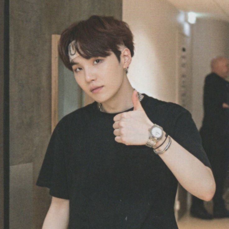 SUGA (防彈少年團)的幕後花絮