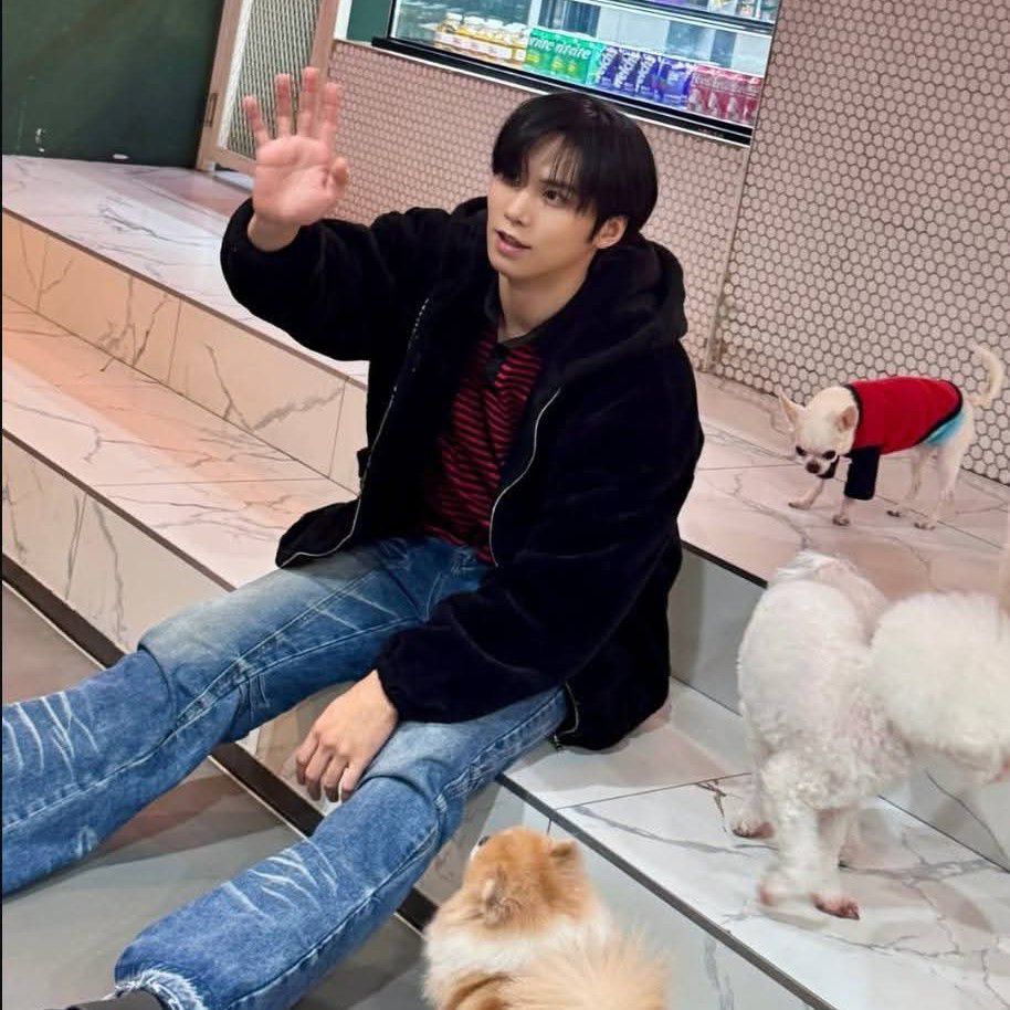 A moment captured by Rocky's fan