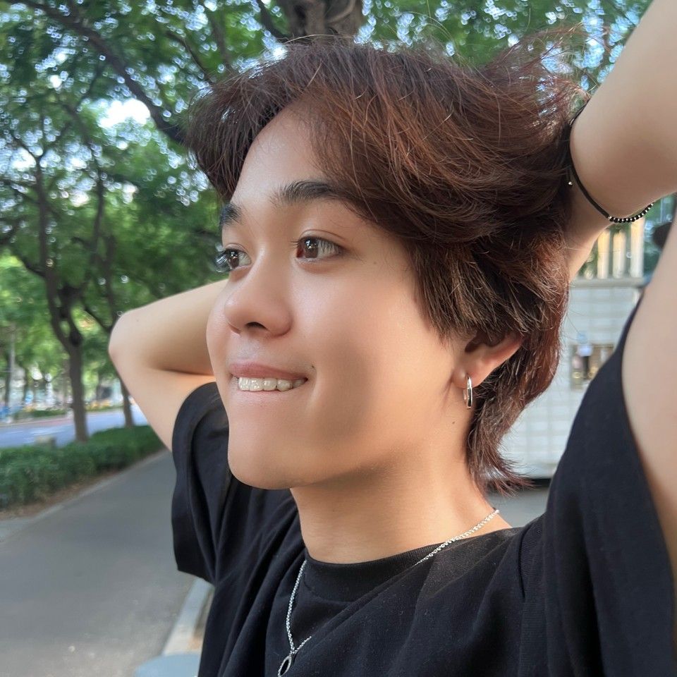 A moment captured by THI-O (NexT1DE)'s fan