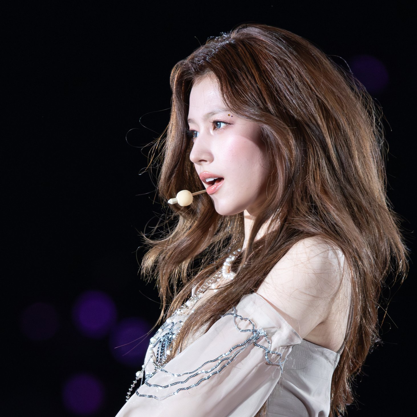 Momen yang diabadikan oleh penggemar Sana (TWICE)