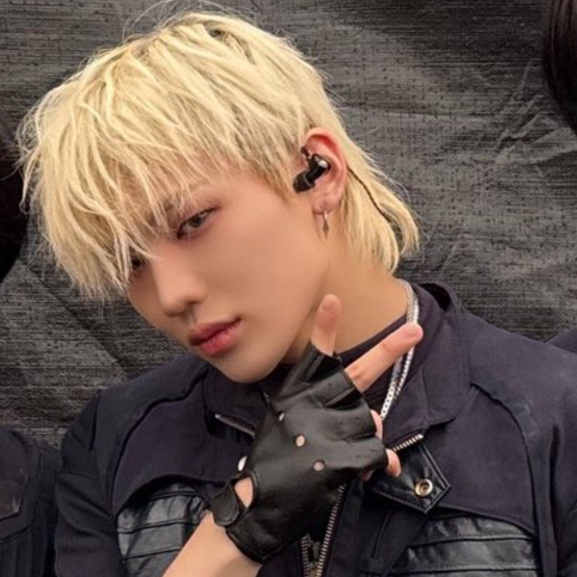 Behind-the-scenes cut of Junhyeok (TNX)