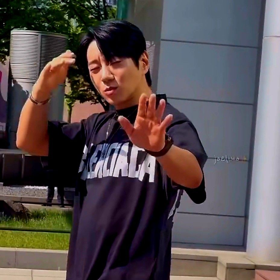 Recent activity shot of Hwang Chiyeol