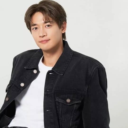 Behind-the-scenes cut of Minho (SHINee)