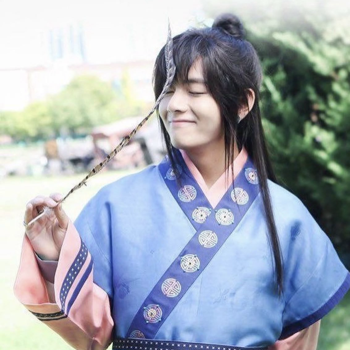 V (防彈少年團)的最新照片