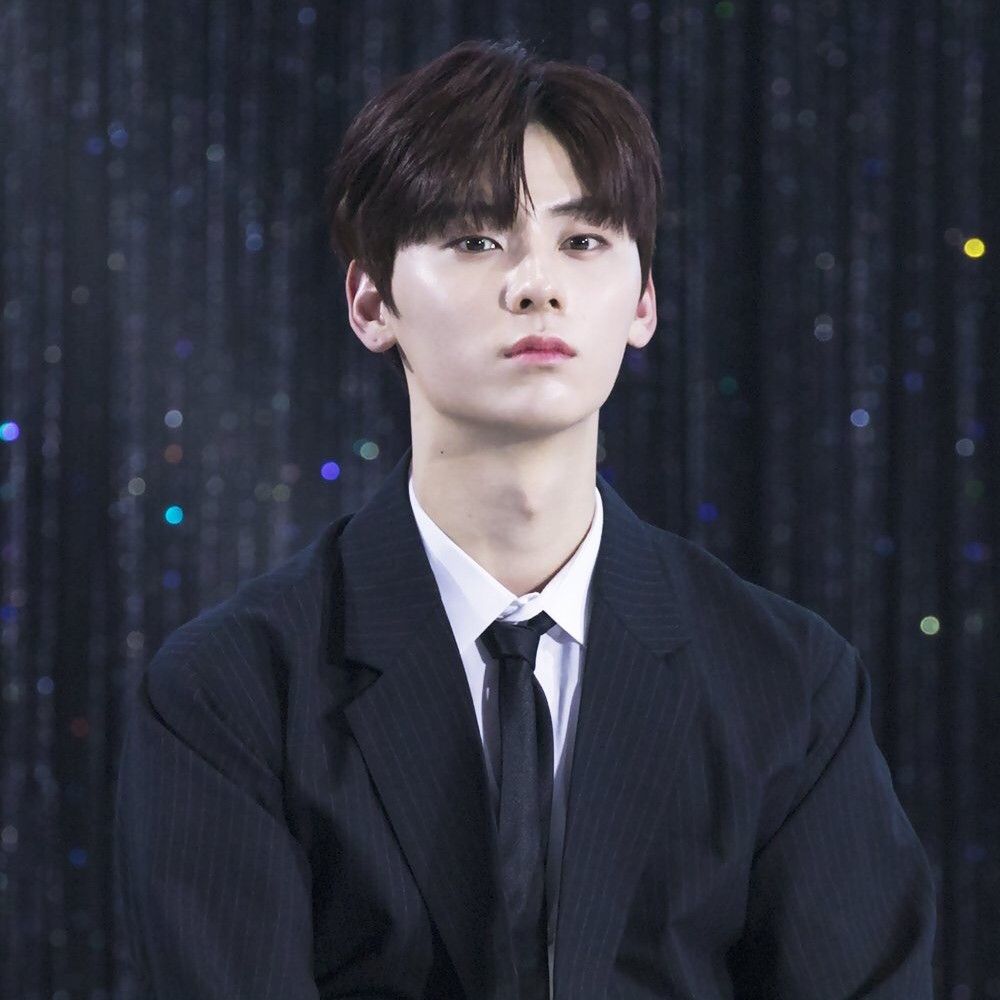 Behind-the-scenes cut of Hwang Minhyun