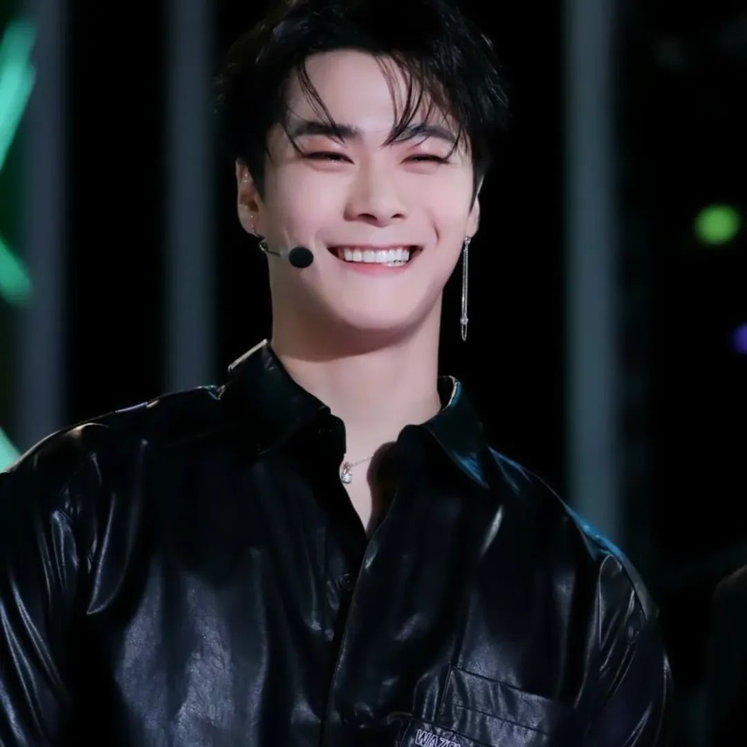 A moment captured by Moonbin (ASTRO)'s fan