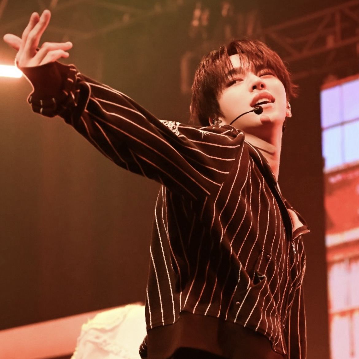 Behind-the-scenes cut of Hanjun (n.SSign)