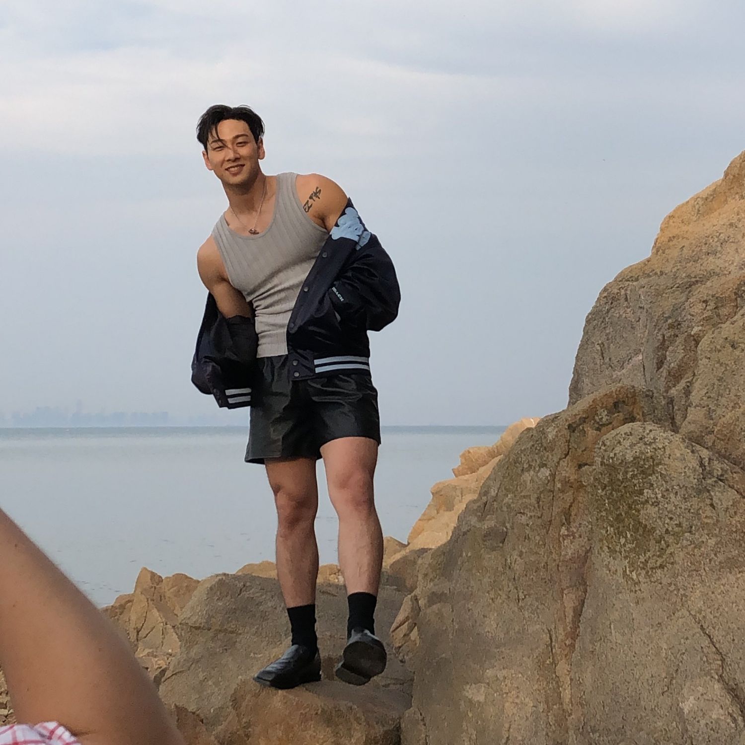 Behind-the-scenes cut of Baekho