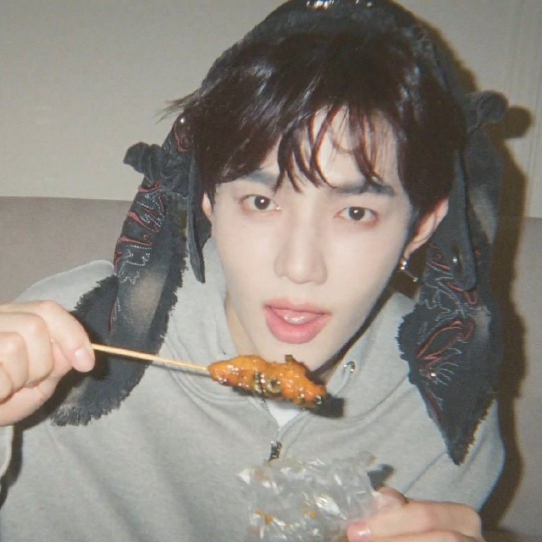 Latest photo of Zhang Hao (ZEROBASEONE)