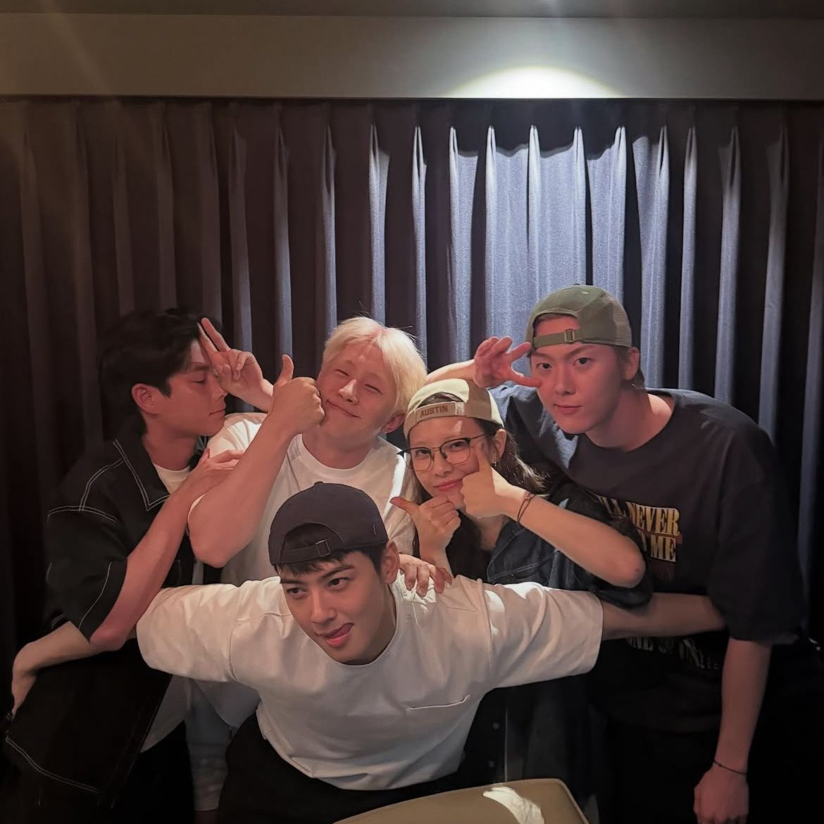 ASTRO的最新照片