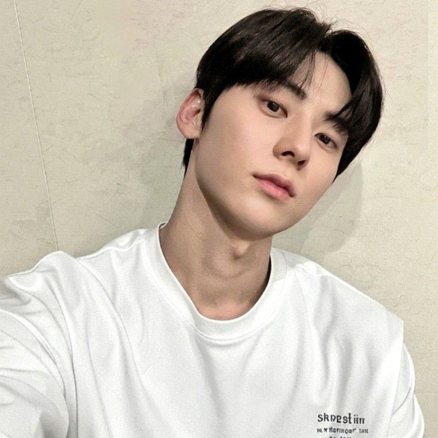 Behind-the-scenes cut of Hwang Minhyun