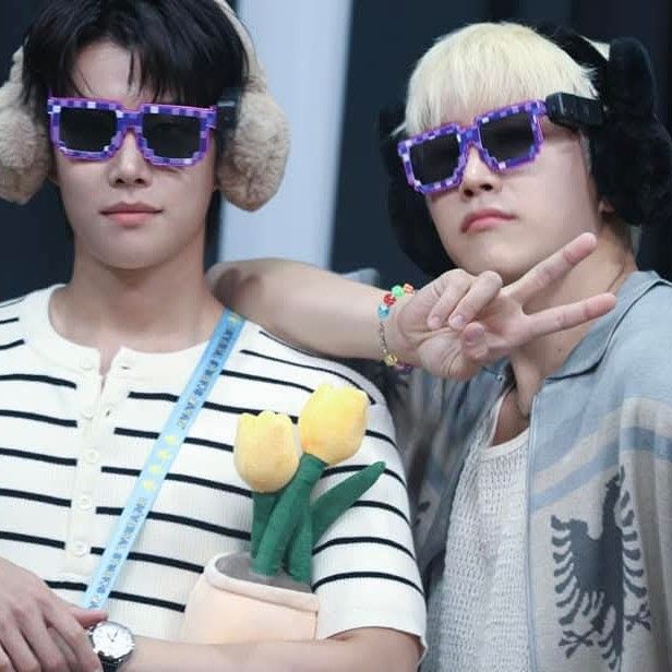 A moment captured by MJ (ASTRO)'s fan