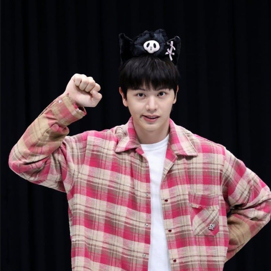 Latest photo of Yook Sungjae (BTOB)