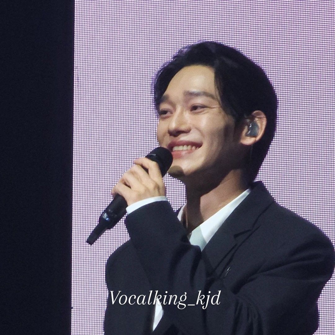 A moment captured by Chen (EXO)'s fan