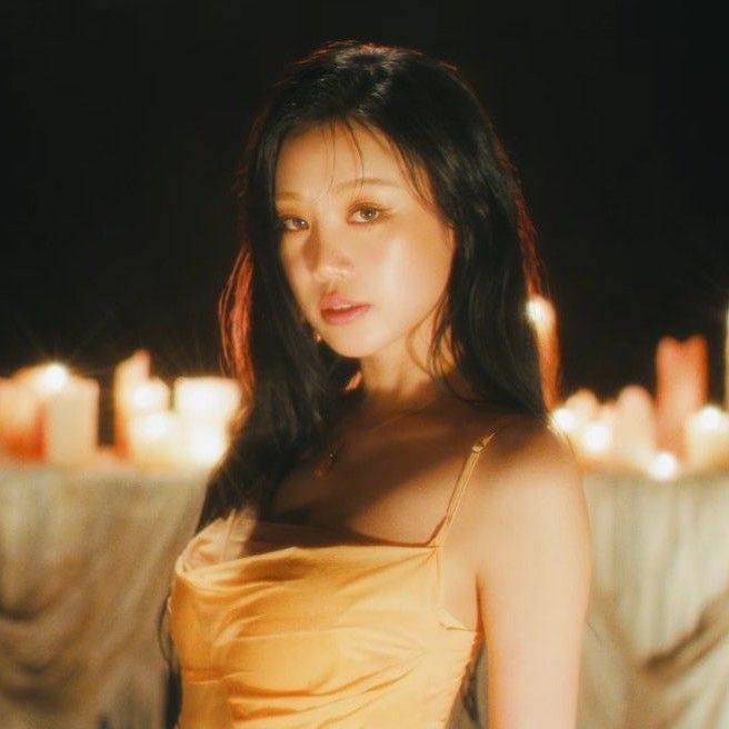 Behind-the-scenes cut of Soojin