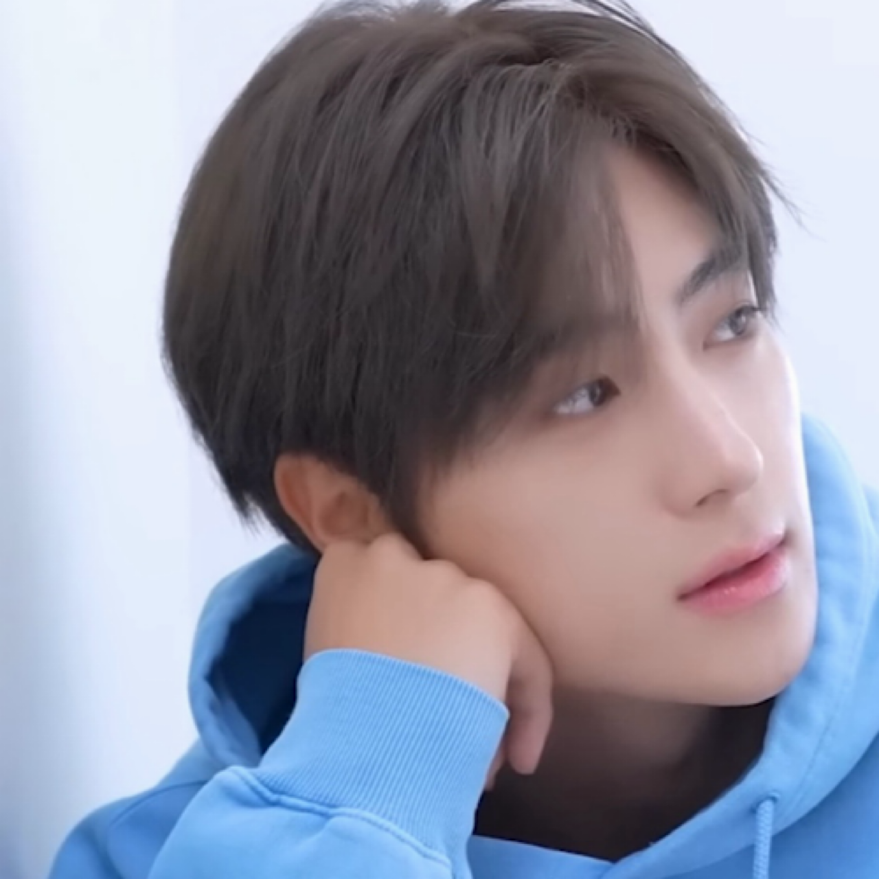 Latest photo of Hyunjae (THE BOYZ)