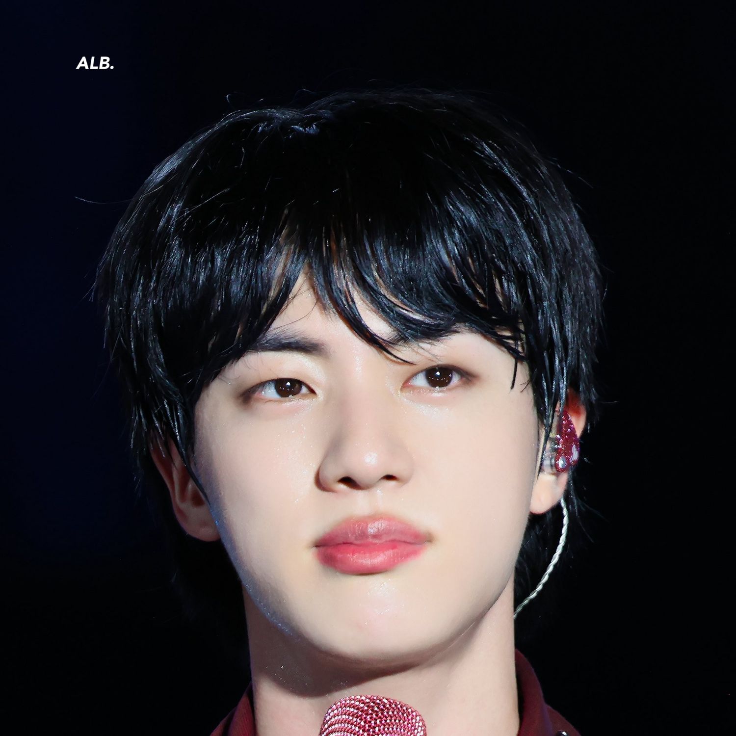 Momen yang diabadikan oleh penggemar Jin (BTS)