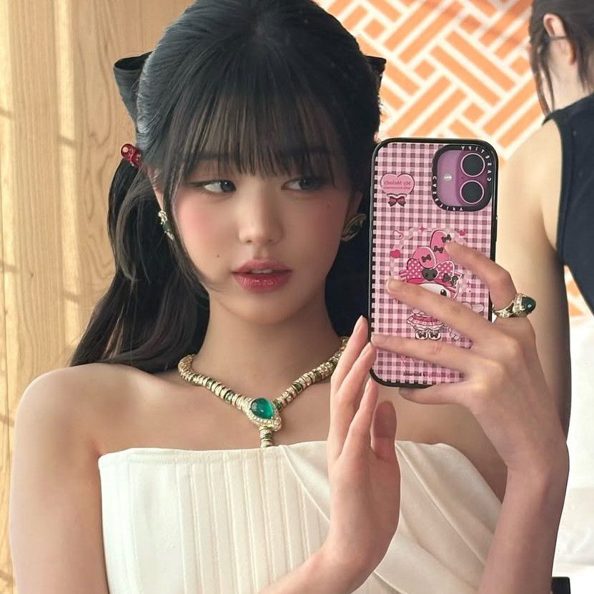 Latest photo of Jang Wonyoung (IVE)