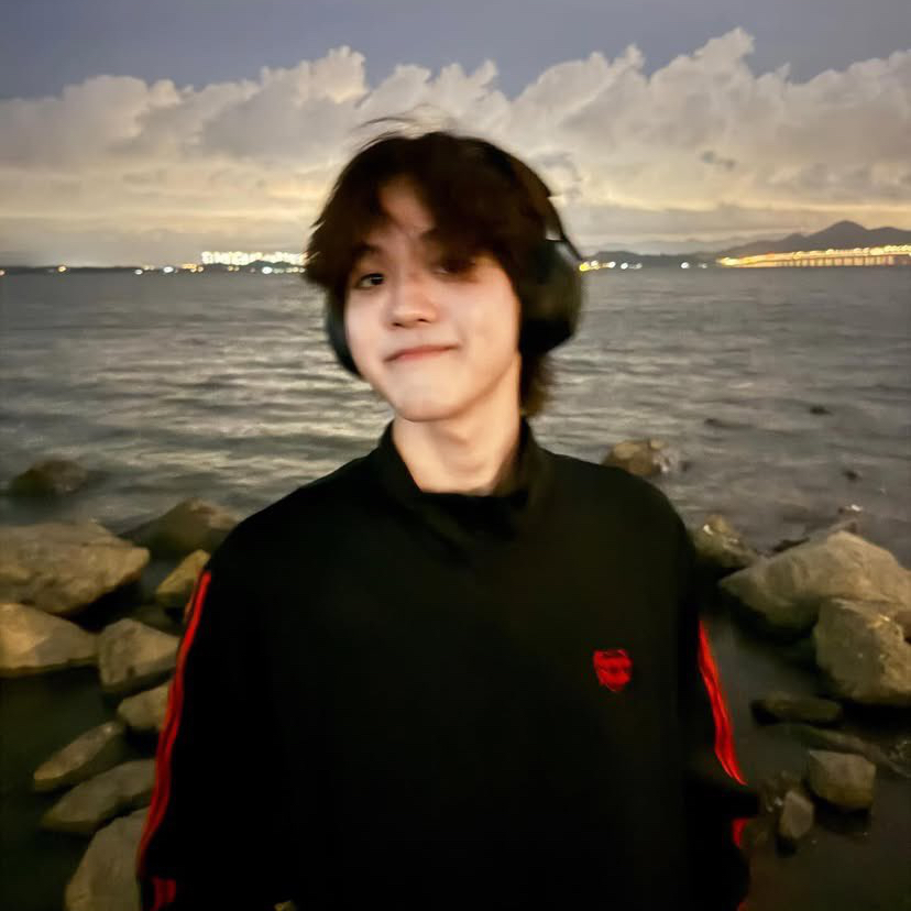 A moment captured by THI-O (NexT1DE)'s fan