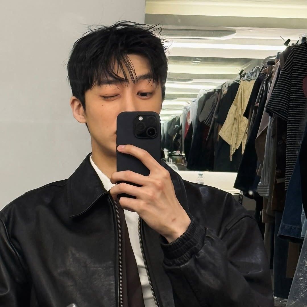 A moment captured by Hyungwon (MONSTA X)'s fan