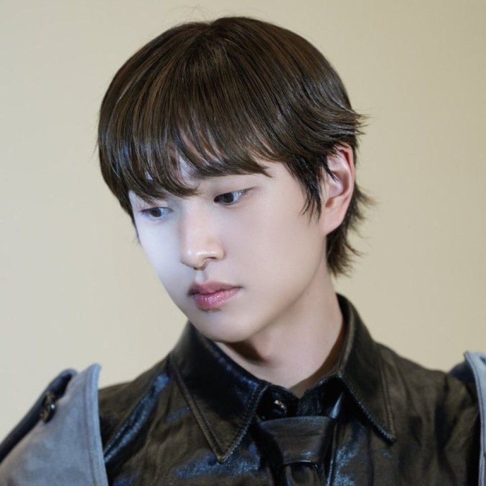A moment captured by Onew (SHINee)'s fan