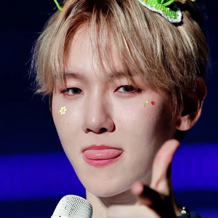 Recent activity shot of Baekhyun (EXO)