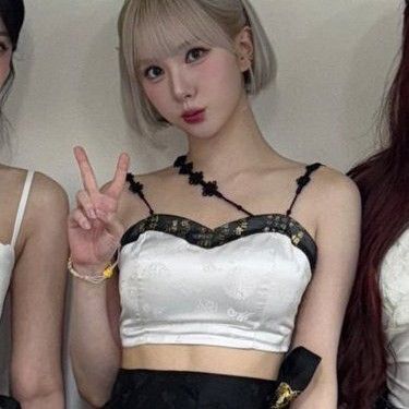 Behind-the-scenes cut of Eunha (GFRIEND, VIVIZ)