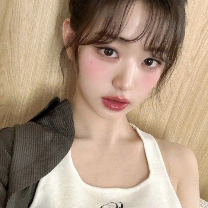Latest photo of Jang Wonyoung (IVE)