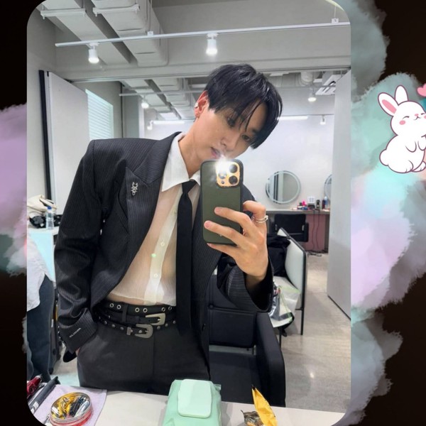 Signature photo of Eunhyuk (Super Junior) capturing their charm