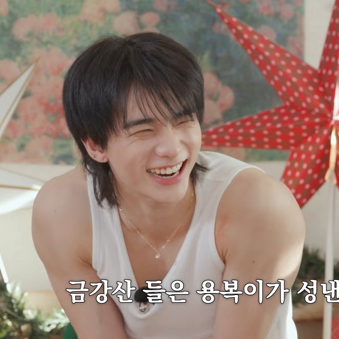 Behind-the-scenes cut of Hyunjin (Stray Kids)