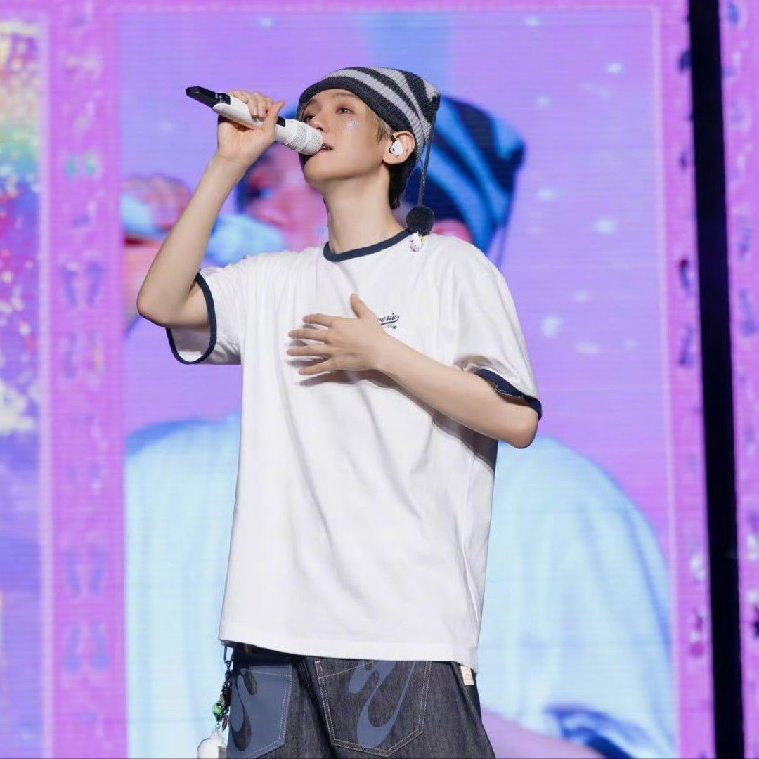 백현 (EXO) 최근 활동샷