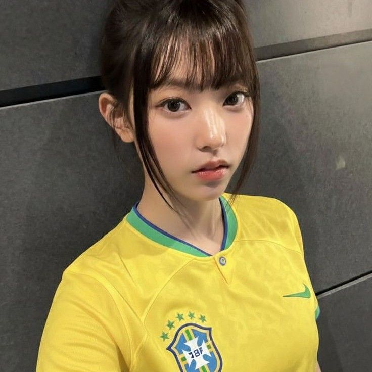 Latest photo of Haerin (NewJeans)