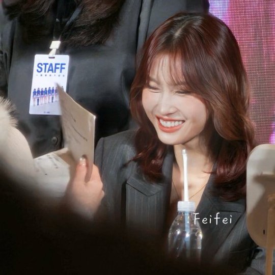 Foto aktivitas terbaru Momo (TWICE)