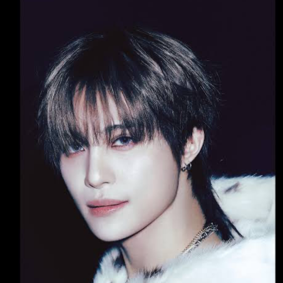 Latest photo of YANGYANG (WayV)