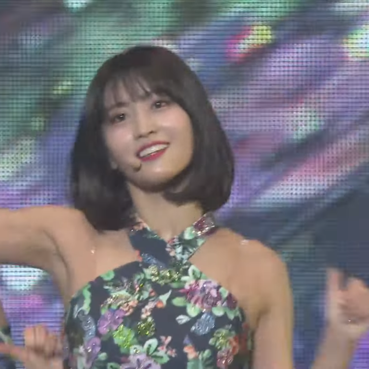 Momo (TWICE)的最新照片