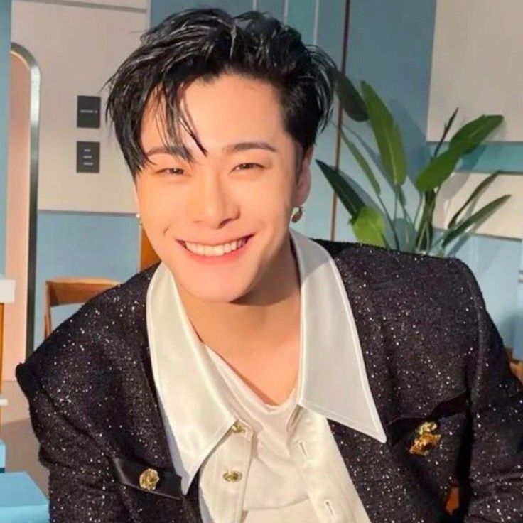 아스트로의 최신 사진