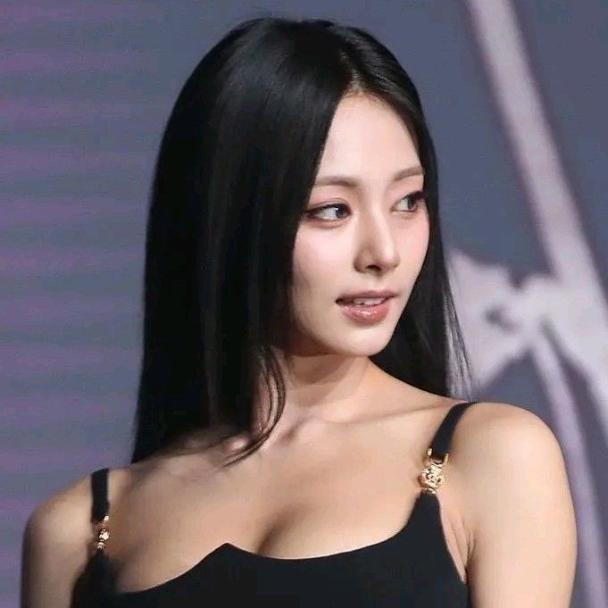 Latest photo of Tzuyu (TWICE)