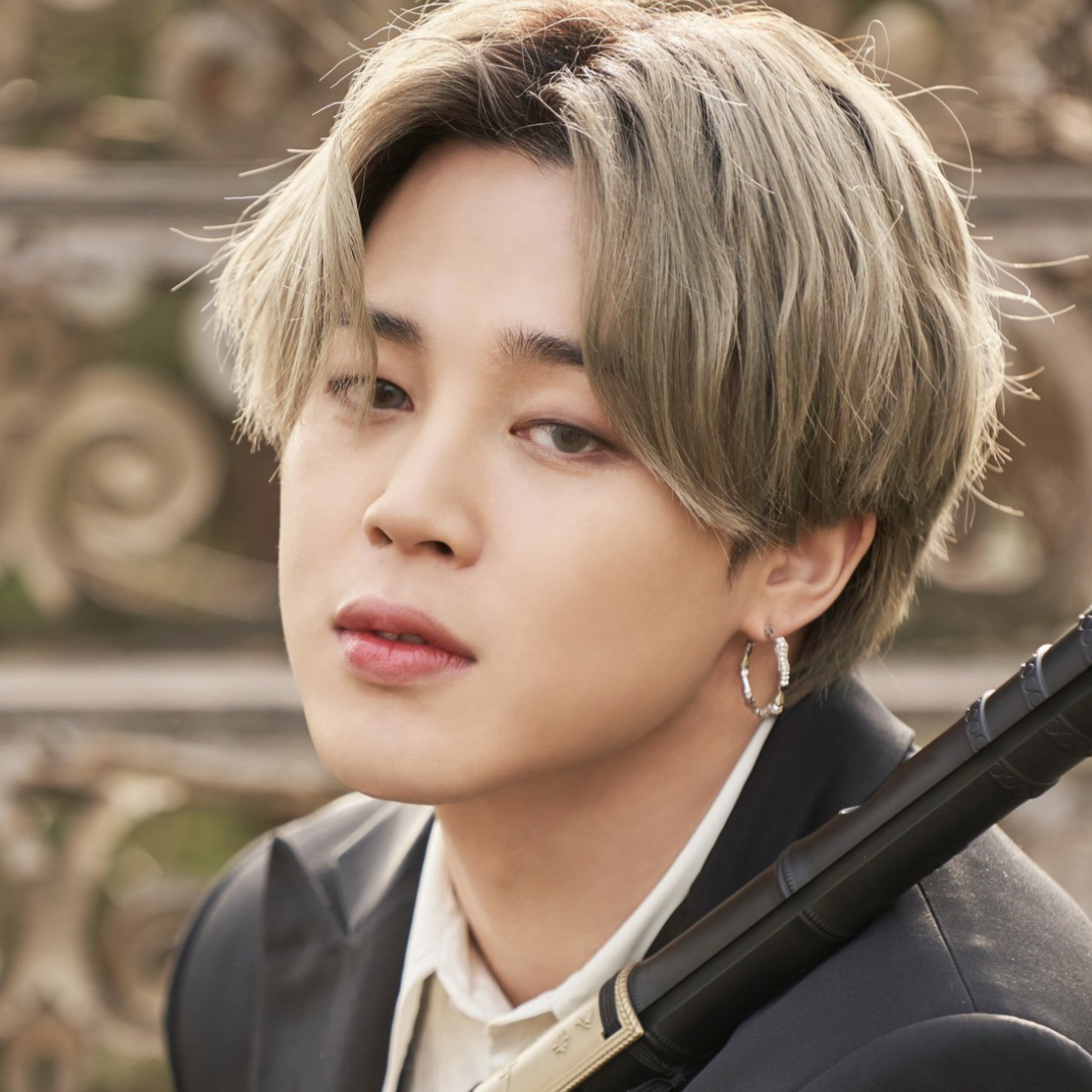 BTS ジミン 写真集ビハインドが公開！ 壊れたマネキンを使った