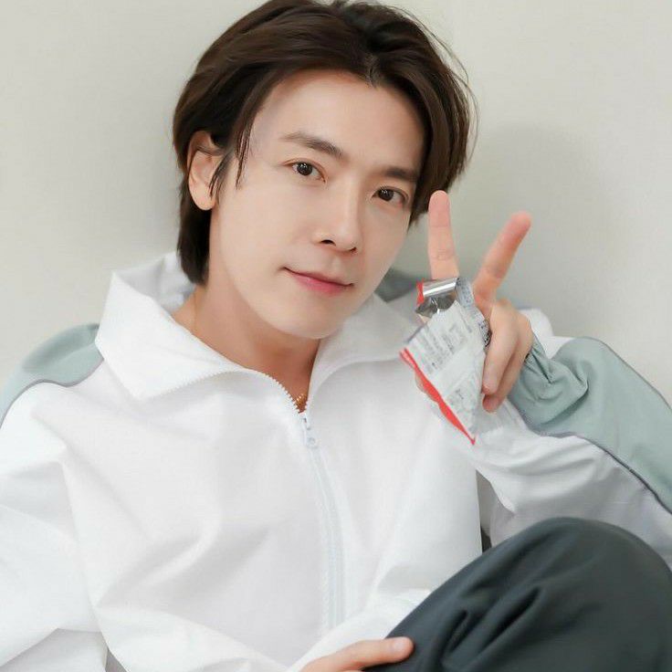 Behind-the-scenes cut of Donghae (Super Junior)