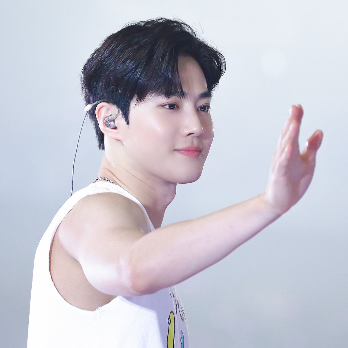Behind-the-scenes cut of Suho (EXO)