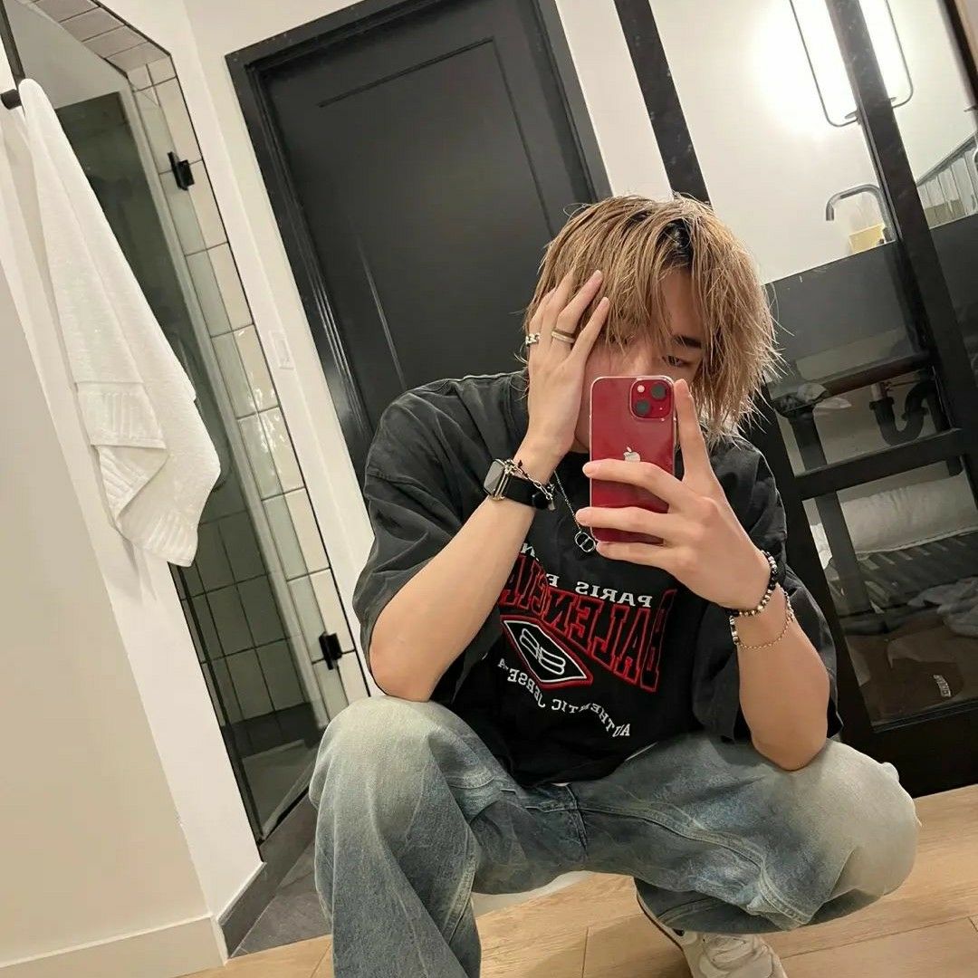 Latest photo of Hyunjin (Stray Kids)